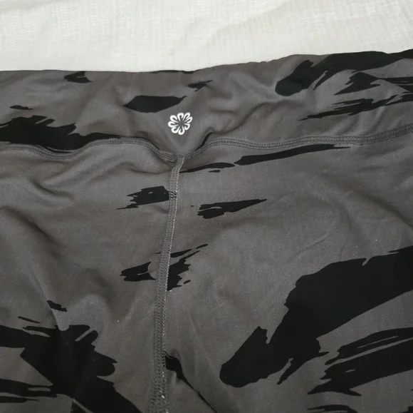 Animal Print Capri sz med - Picture 4 of 4